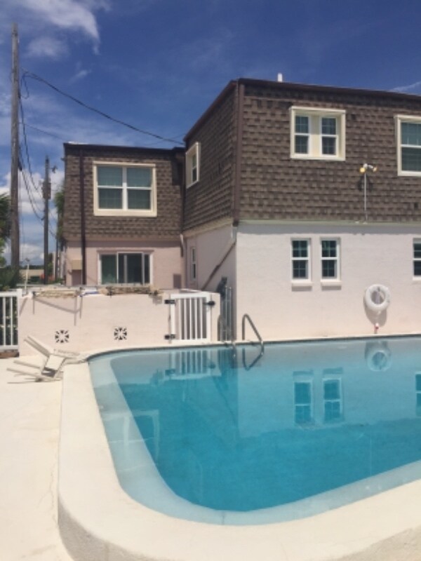 Building Photo - 390 W Cocoa Beach Causeway