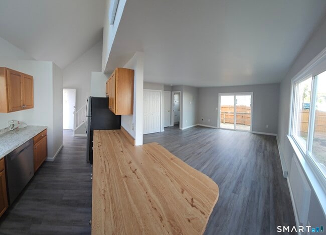 Building Photo - 7 Linden Pl