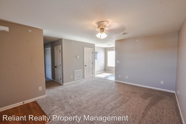 Building Photo - 306 Rowand Ct