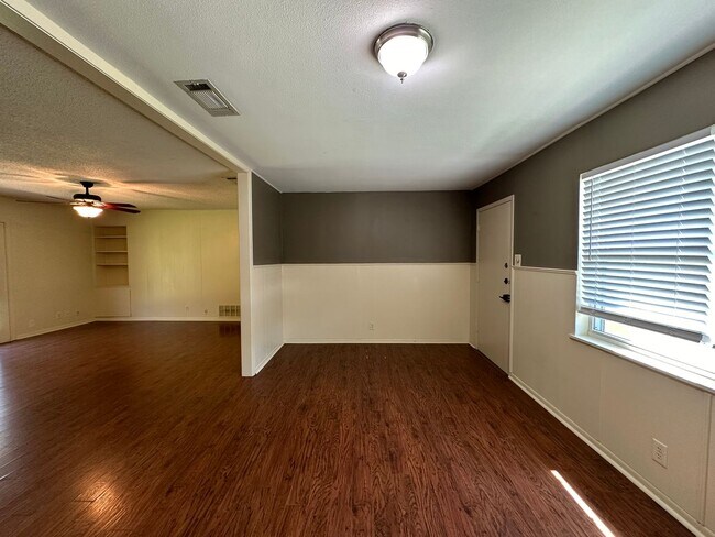 Building Photo - Charming 3 Bedroom in South Tyler!