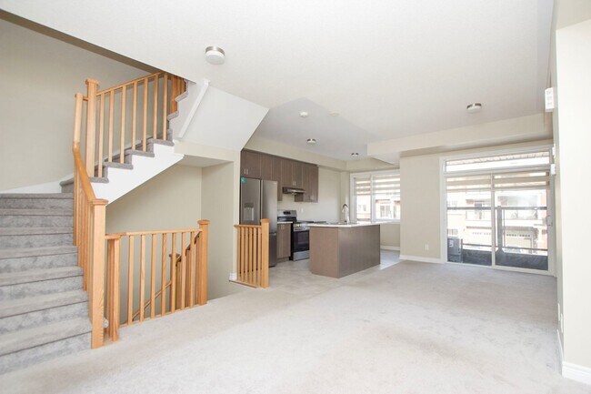 Photo du bâtiment - Contemporary 3-Bedroom Townhouse for Rent in North Oshawa