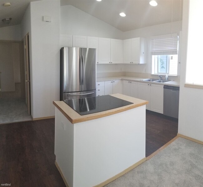 Foto del edificio - 2 br, 2 bath Townhome - 15800 Northeast Mi...