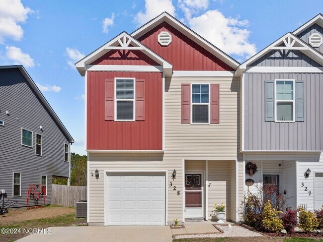 Building Photo - Holly Ridge Townhome Available!