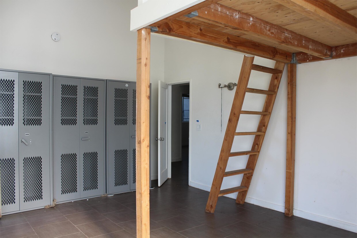 Foto principal - 6100 Stow Canyon Rd
