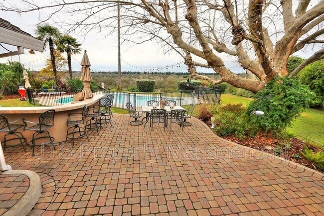 Foto del edificio - 8520 Emperor Dr