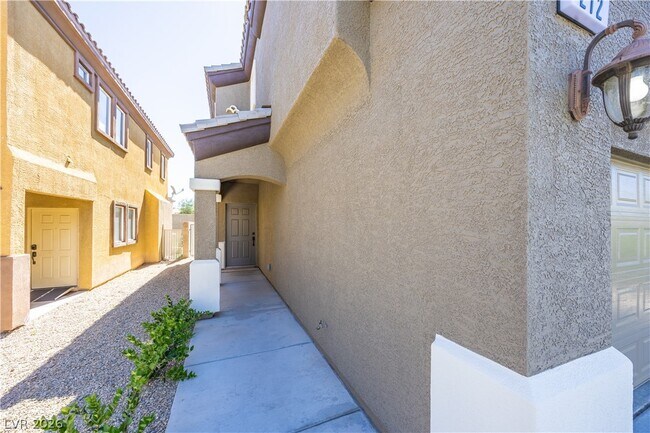 Foto del edificio - 212 Fairway Woods Dr