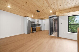 Building Photo - 14 Westervelt Pl