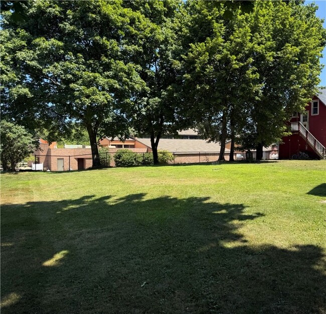 Building Photo - 496 Ridge Rd