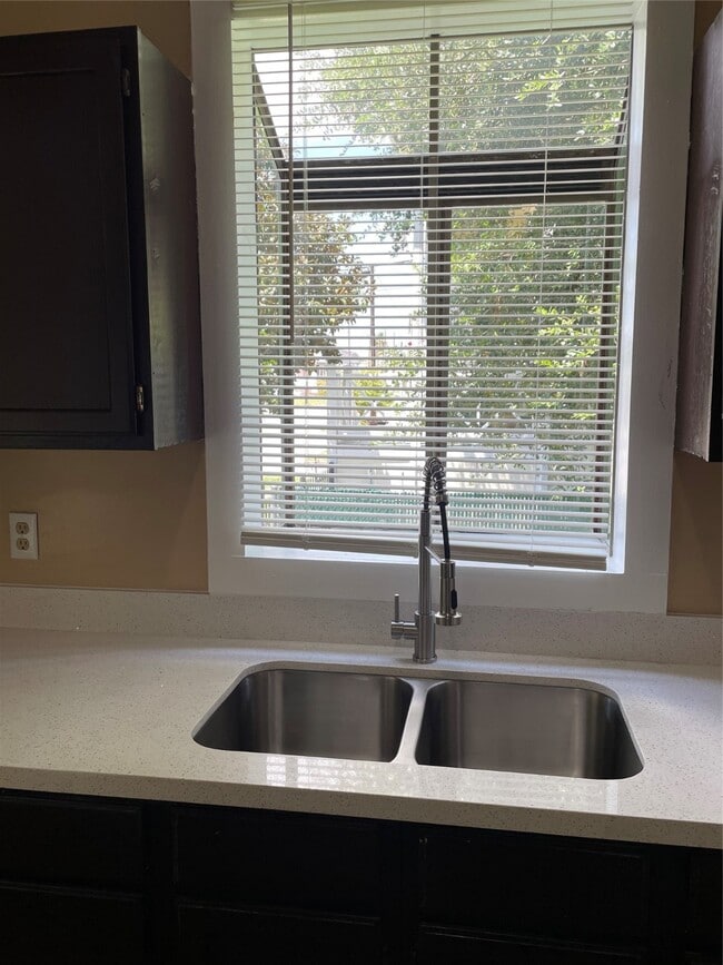 Building Photo - 3828 Avenue M 1/2