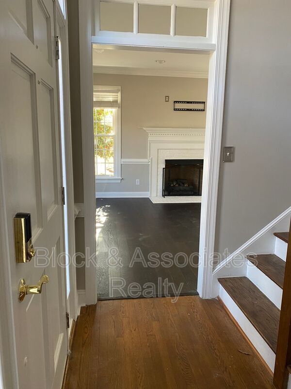 Foto del edificio - 104 Wall Creek Dr