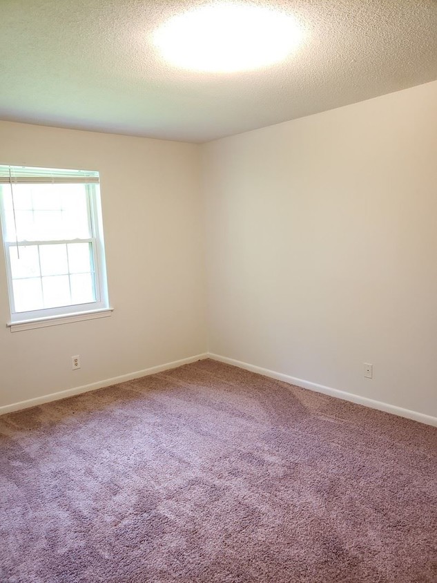 Building Photo - 2 br, 1 bath Apartment - 5460 Shattalon Drive