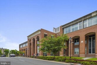 Building Photo - 3809 Hemlock Way