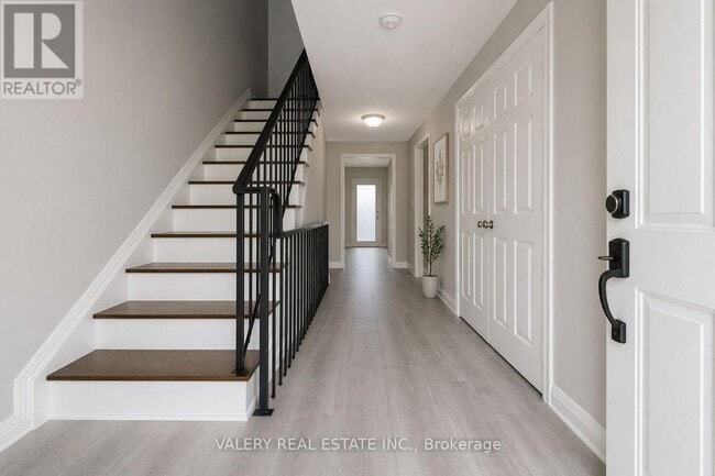Building Photo - 25 Romfield Circuit