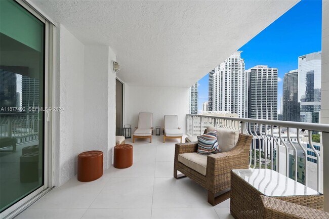 Foto del edificio - 1200 Brickell Bay Dr