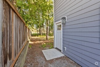 Building Photo - 900 Westwood Dr