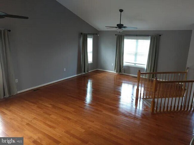 Foto del edificio - 356 Oak Lee Dr