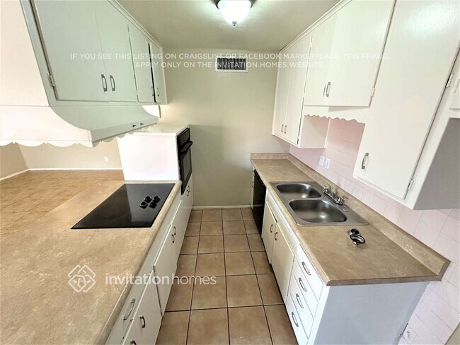 Building Photo - 3608 W Ocotillo Rd