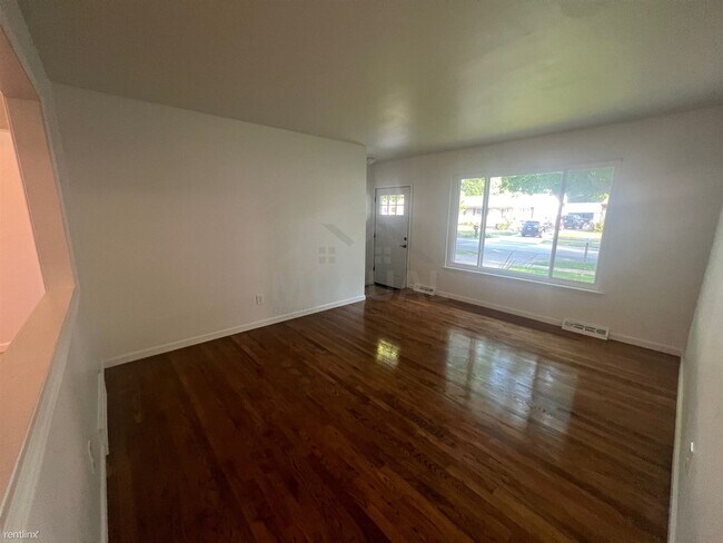Building Photo - 3 br, 1.5 bath House - 29032 Rayburn St