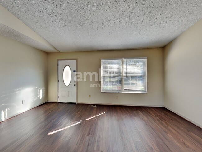 Foto del edificio - 2097 Earlsway Dr