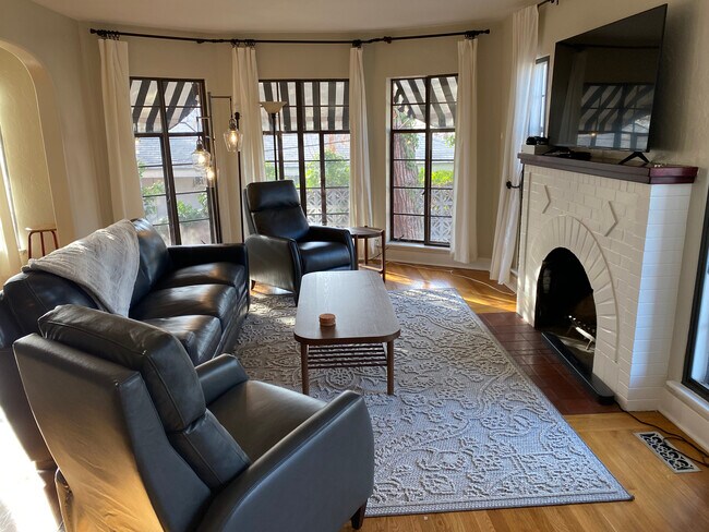 Main Living Area - 1114 The Strand