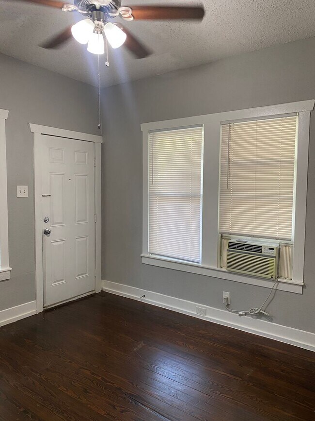 Foto del edificio - 428 Dunning Ave