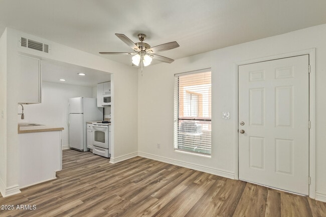 Building Photo - 3131 W Cochise Dr