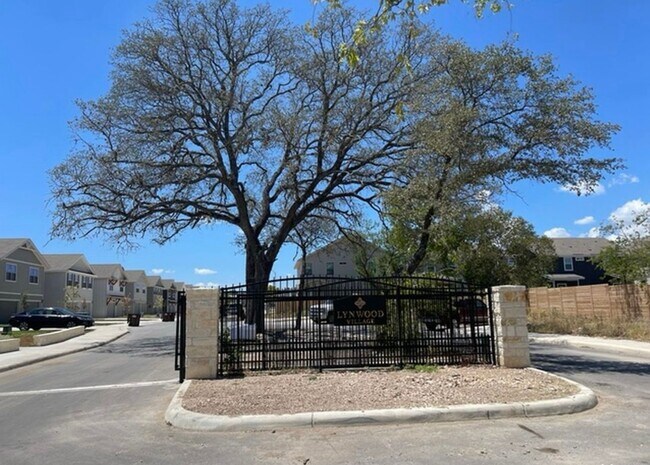 Building Photo - 10306 Lynwood Branch