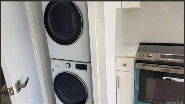 Building Photo - 163-14 Sanford Ave