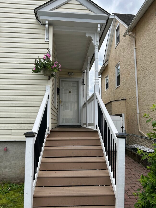 Front Entrance - 18 Francis St House