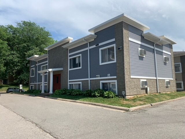 Building Photo - 503 S Van Buren St