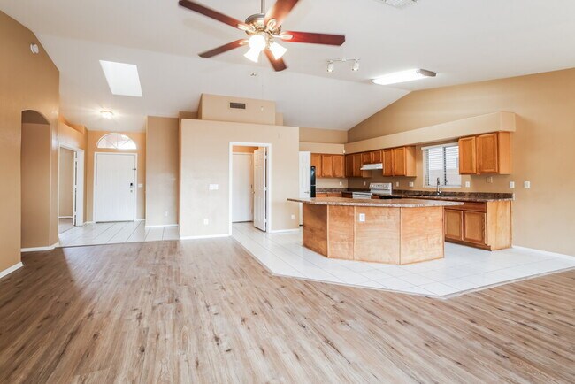 Foto del edificio - 2203 E Edna Ave