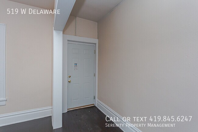 Building Photo - 519 W Delaware-