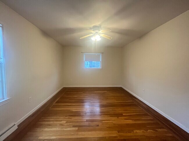 Foto del edificio - 1346 Green End Ave