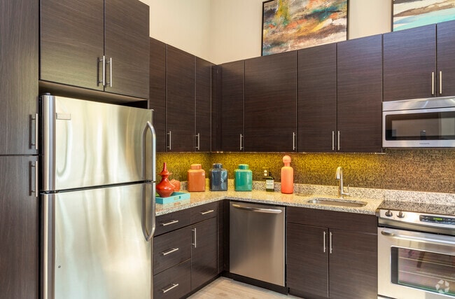 !BR, 1BA - The Alexandria - Junior - Arrive Inner Harbor Apartments