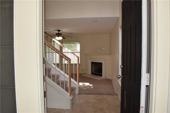 Building Photo - 15400 Sarah's Creek Dr
