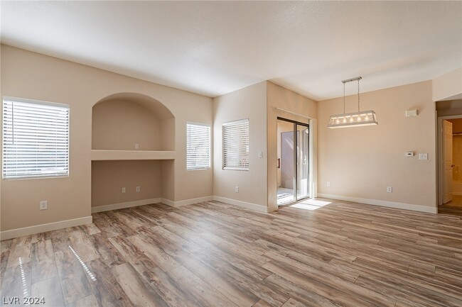 Building Photo - 8250 N Grand Canyon Dr