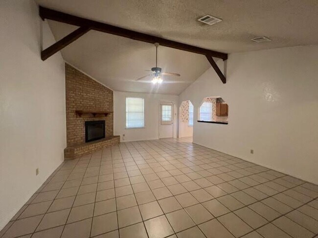 Foto del edificio - Spacious 3/2 in Midway ISD