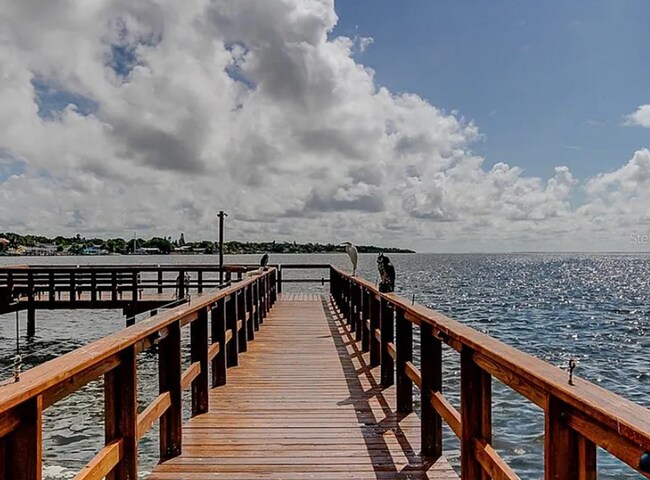 Foto del edificio - LONG TERM - FULLY FURNISHED 2/2 Open water...