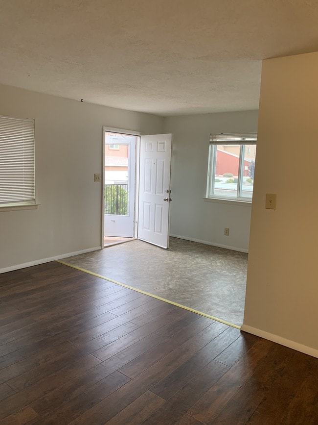 Building Photo - 12014 Stilwell Pl NE