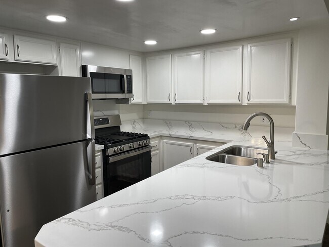 Building Photo - 9889 Scripps Westview Way