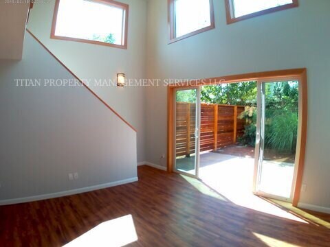 Foto del edificio - Modern 1BR Loft ADU with Private Fenced Yard & Gas Range