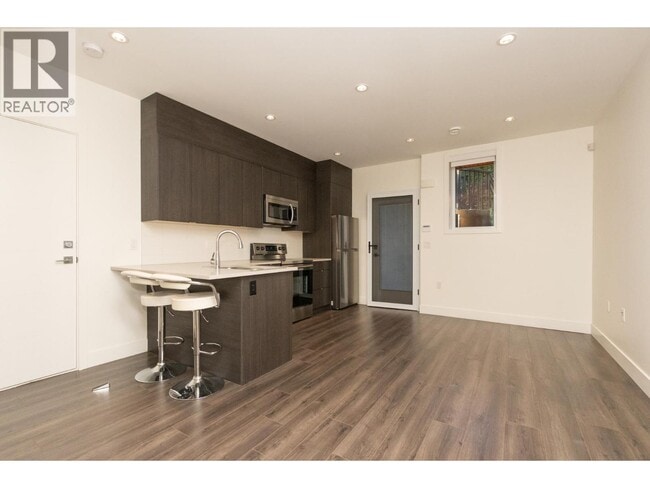 Building Photo - 7230 Kitchener St