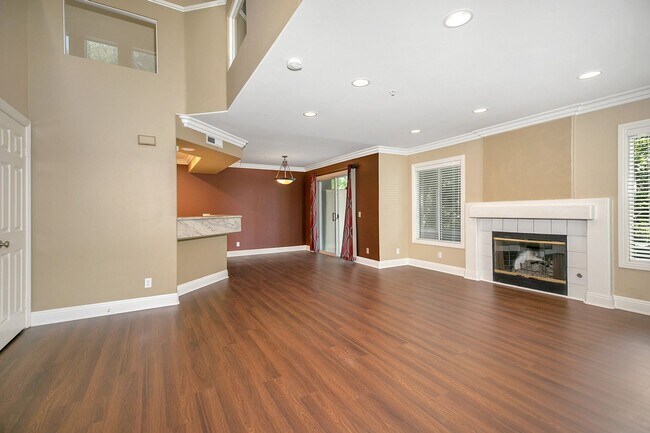 Foto del edificio - Modern Comfort in a Prime Location – 2BR Townhome with Garage & Community Amenities