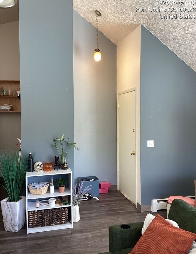 Building Photo - Recently Upgraded 2 Bedroom Apt Near Horsetooth!