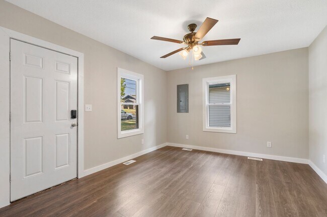 Foto del edificio - Updated 3 bed/1 bath home. With fully fenc...
