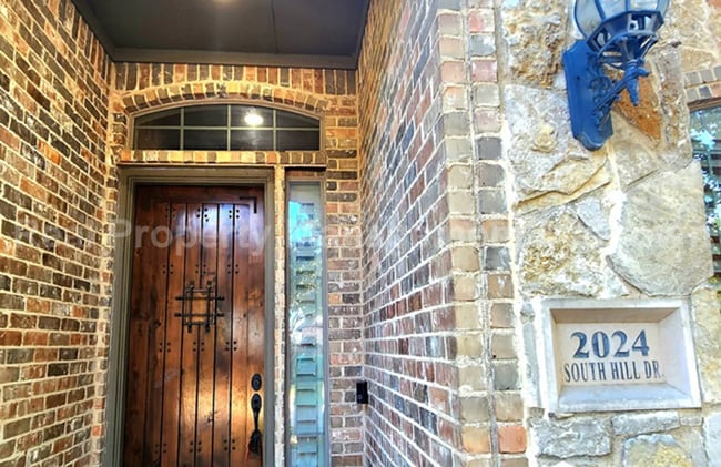 Building Photo - Well-Planned 4BR/3BA—Space for Guests, Off...