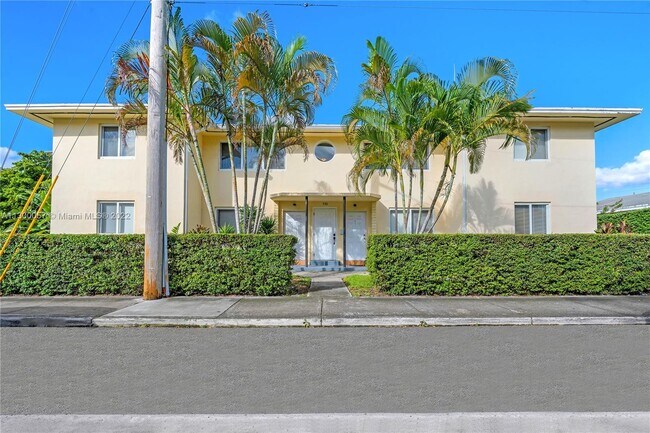 Foto del edificio - 930 SW 24th Ct