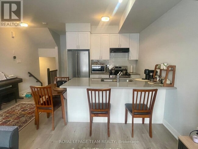 Building Photo - 230 Mishi Private