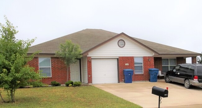Building Photo - 306 Janelle Dr