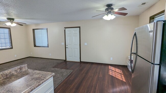 Foto del edificio - 3-bed home in Lewis Central